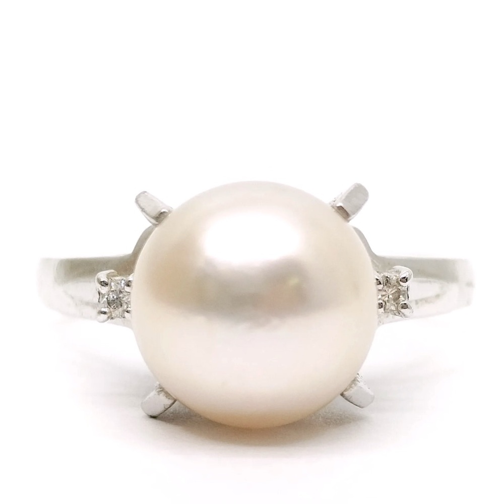 Platinum 900 South Sea Pearl 8.3mm with 0.2 natural diamond
